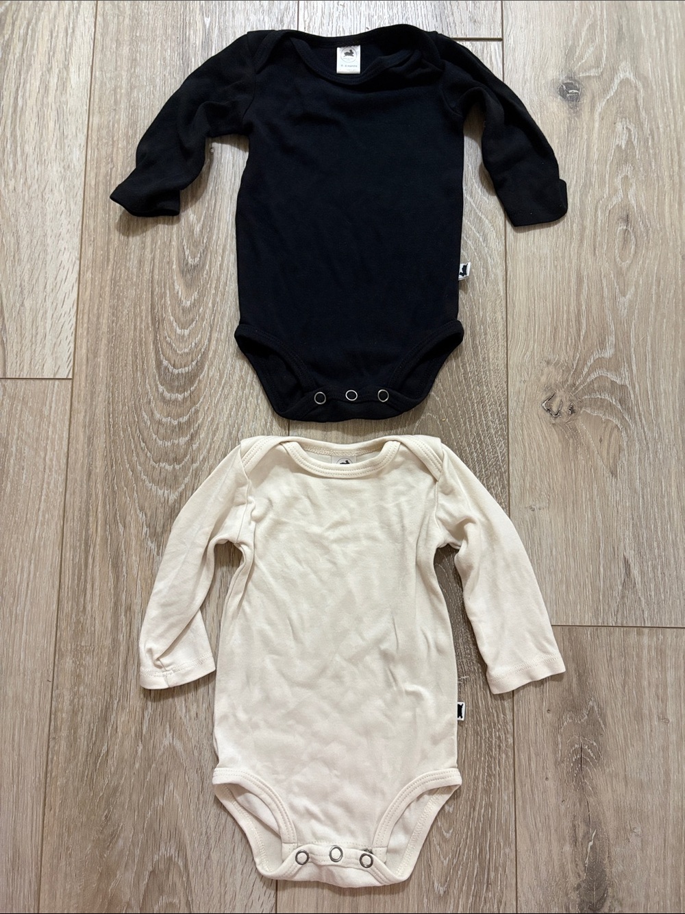 Little & Lively bodysuits - 0-6months